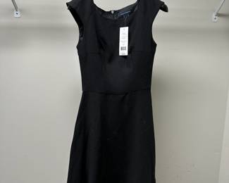 C73 - $20. French Connection NWT. Size 0. Style 71FHT Whisper Light Fit N Flare. 