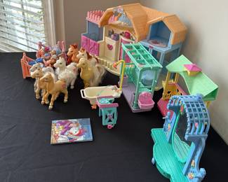 C134 - $30. 2003 Fisher Price Sweet Expressions Set. 