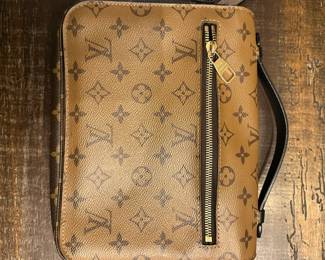 C105 - $1450. Louis Vuitton Pochette Metis Monogram Reverse. With Box and Authenticity Certificate. Has minor cracking and scratches on the metal. If you would like to see prior to committing please let me know when you reach out. 