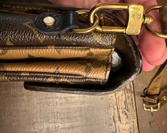 C105 - $1450. Louis Vuitton Pochette Metis Monogram Reverse. With Box and Authenticity Certificate. Has minor cracking and scratches on the metal. If you would like to see prior to committing please let me know when you reach out. 
