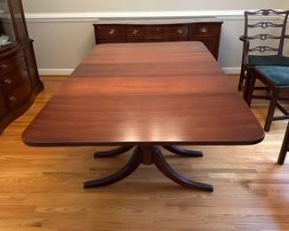 C30 - $250 - Solid Wood - Vintage Bassett Drop Leaf Dining Table with 3 Leaves. 2 Captains Chairs & 4 regular Chairs. Measures 42 wide. 24" deep with sides down. 62" with sides up. 3 leaves add 12" each. 30" tall. (All leaves in and sides up 98") Needs a bit of work but sturdy & functional. No big scratches or gouges. 