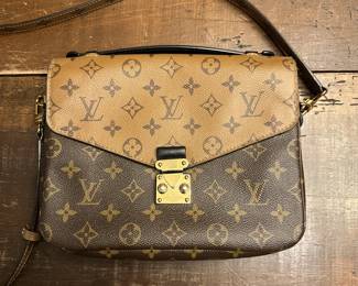 C105 - $1450. Louis Vuitton Pochette Metis Monogram Reverse. With Box and Authenticity Certificate. Has minor cracking and scratches on the metal. If you would like to see prior to committing please let me know when you reach out. 
