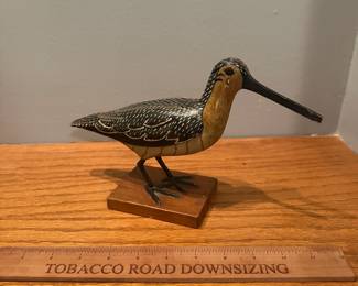 D8 - $20. Unsigned Shorebird Carving. 