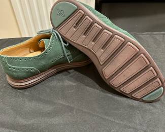 C99 - $15. Mens 9. Cole Haan Green Suede Oxfords. 