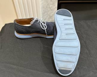 C100 - $15. Mens 8.5. Cole Haan Blue Suede Oxfords. 