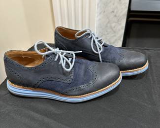C100 - $15. Mens 8.5. Cole Haan Blue Suede Oxfords. 