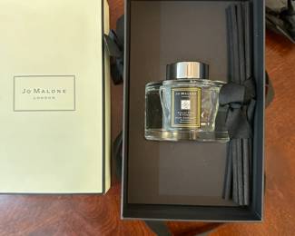 C152 - $40. New in Box Jo Malone London. Pear & Freesia Diffuser Set. 