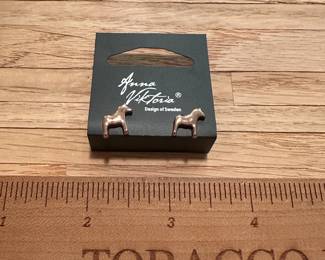 J22 - $8 Anna Viktoria Design of Sweden