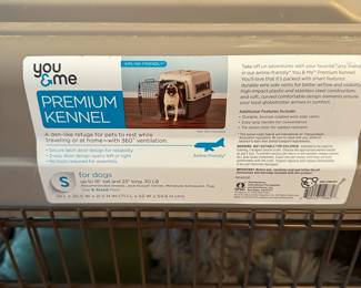 C147 - $20 - Small Plastic Dog Kennel - Clean and in very good condition. 