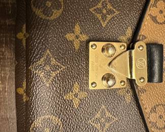 C105 - $1450. Louis Vuitton Pochette Metis Monogram Reverse. With Box and Authenticity Certificate. Has minor cracking and scratches on the metal. If you would like to see prior to committing please let me know when you reach out. 