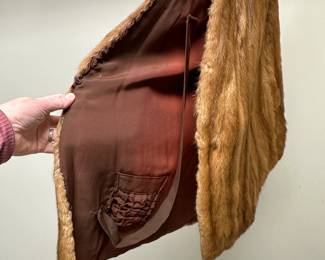 C82 - $75 - Vintage Mink Fur Stole / Shawl. 