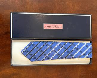 C153 - $10.  Chapel Hill Country Club Vineyard Vines Tie. 