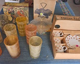 Highly collectible vintage tumbler set