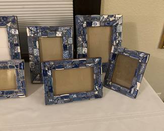 NEAT FRAMES MADE OF OLD BROKEN BLUE AND WHITE PORCELAIN