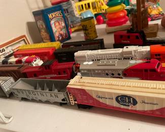 Vintage HO Sale Tyco rail cars and locomotives