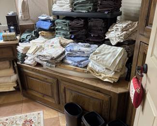 Bath towels, linens and decor