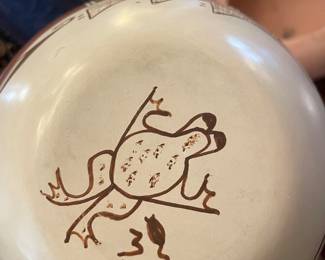 Exquisite Vintage Loretta Navasie Hopi Frog Lady Polycrome Pottery