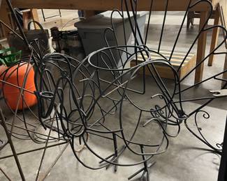 Wire turkey plant stand