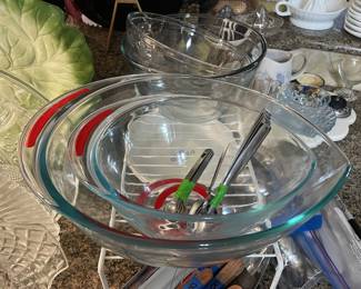 Pyrex mixing bowls 
