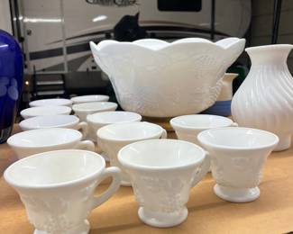 Vintage Indiana Colony Harvest Grape Milk Glass Punch Bowl Set