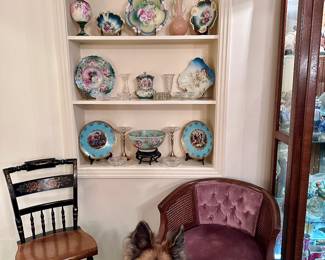 So many pretty porcelain pieces!!!