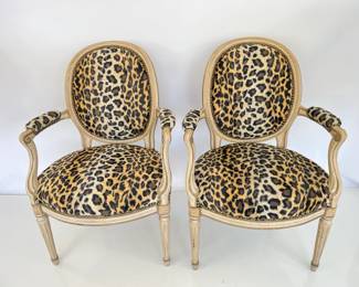 Detal: Pair of painted Italian fauteuils in leopard fabric.