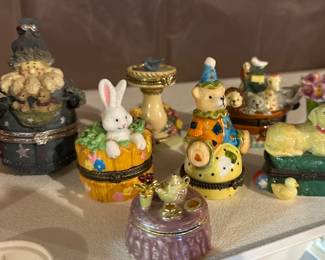 Porcelain trinket boxes 