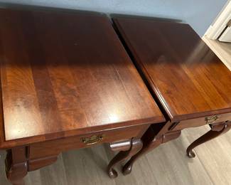 #16 - $140 - Lenoir house for Broyhill set of 2 side tables real wood 23Hx22x27