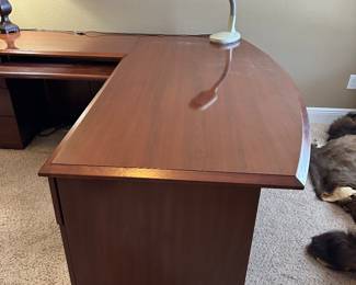 #82 - $350 - L - shaped desk 79Lx72lx24wx36wx28H seven drawers