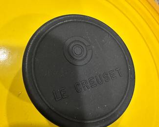 #64 - $80 - Le Creuset vintage Yellow 5 1/2 quarts / size 26