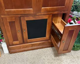 # 95 - $300 - Armoire 
