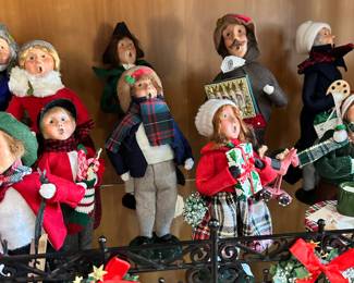 #21 - $300 for the lot - Buyer's choice - The Carolers 17 + accessories 