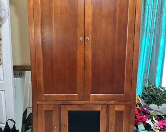 # 95 - $300 - Armoire 