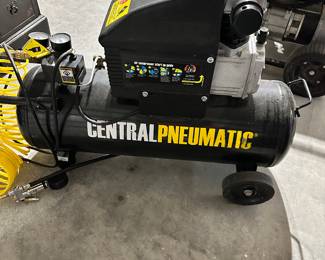 #105 - $120 - Central pneumatic air compressor 2.5HP 10Gal 125 max PSI 24hx40wx13d
