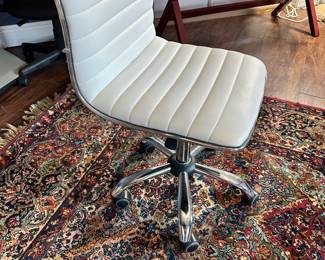 #58 - $46 - White leatherette rolling chair 