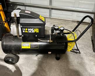 #105 - $120 - Central pneumatic air compressor 2.5HP 10Gal 125 max PSI 24hx40wx13d