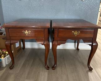 #16 - $140 - Lenoir house for Broyhill set of 2 side tables real wood 23Hx22x27