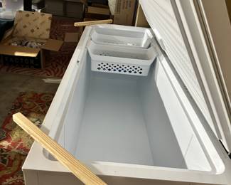 #99 - $200 - Kenmore chest freezer 31Hx93Wx31D as is