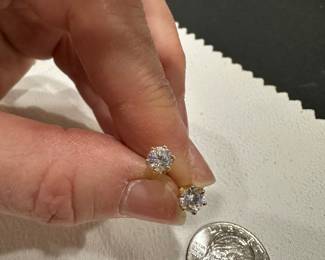 #71 - $100 - Pair of CZ on 14kt gold studs earrings 
