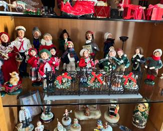 #21 - $300 for the lot - Buyer's choice - The Carolers 17 + accessories 