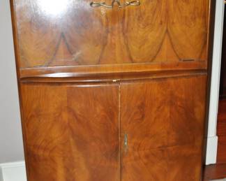 Spectacular English Art Deco Style 1930's Rivington Illuminated Burled Walnut Cocktail Cabinet Bar, 24.5"W x 12"D x 42"H