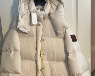 Amazing Brand New with Tags Tory Burch Color Blocked Ultra Light Down Hooded Jacket in Ivory Pearl, Size Small.