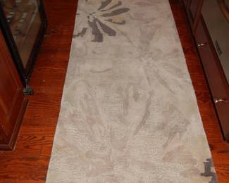 New Surya Hand Made Tufted 100% Wool Light Grey Runner, Made in India, 2'6" x 8'.