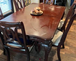 Dining Table with 6 chairs