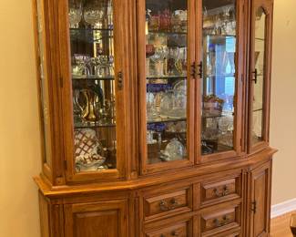Thomas Ville china hutch