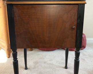 Cabinet sewing machine 