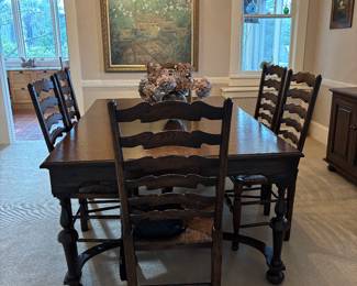 BEAUTIFUL DARK OAK DINING ROOM SET W/6 CHAIRS AND REFRACTORY LEAVES