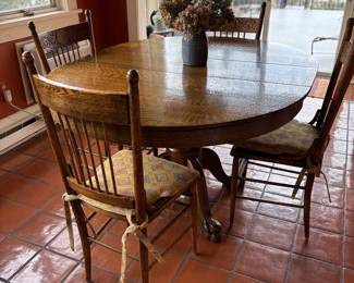 ROUND LIGHT OAK ROUND TABLE AND CHAIRS 