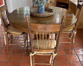 ROUND LIGHT OAK ROUND TABLE AND CHAIRS 