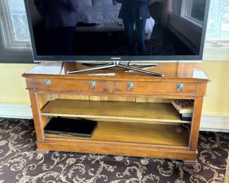 WOOD  CONSOLE AND TV 